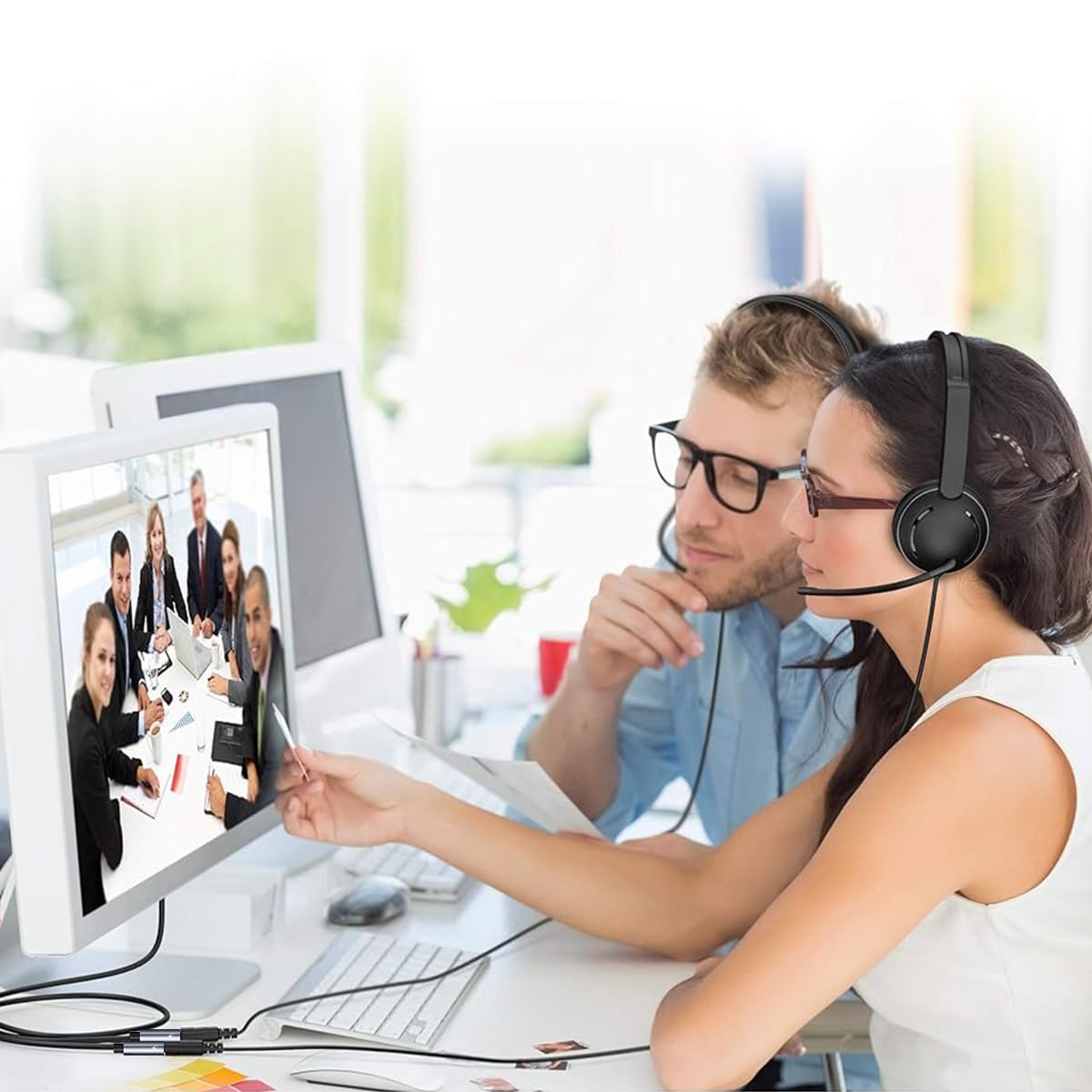 Verilux 3.5mm Audio Splitter Cable for PS5 and PC Headsets featuring Gold Plated Connector | 1.15ft